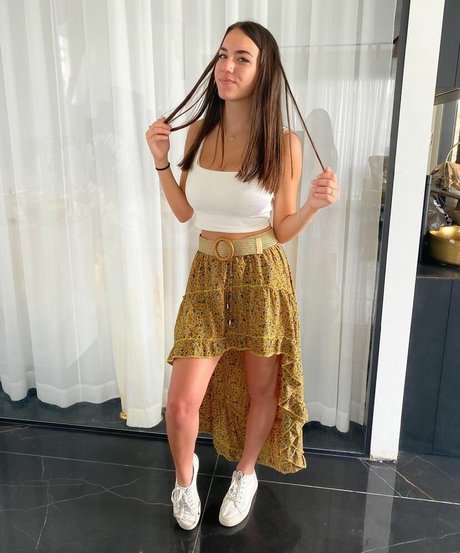 Sara Avni erwachsene freie foto