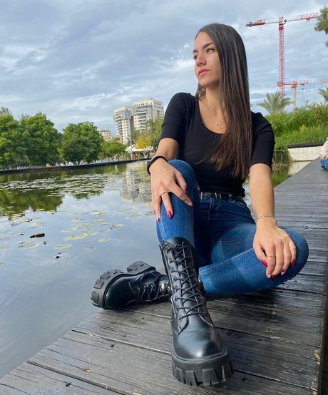 Sara Avni freie akt archiv