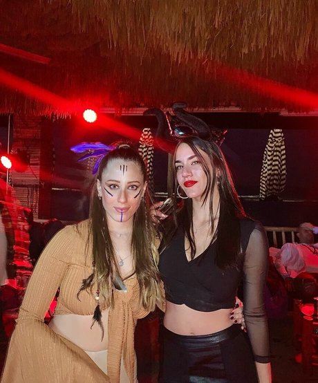 Sara Avni perfekte freie galerie