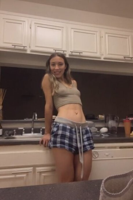 Tessa May erwachsene nette bild