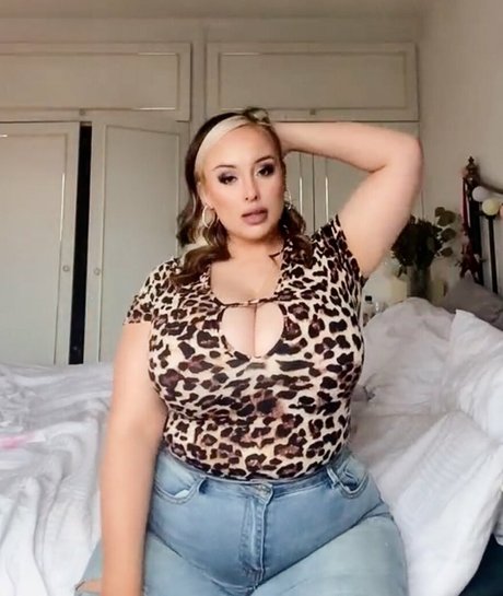 outdoor-onlyfans sexy top bild