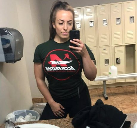 Sydney Martichuski schauspielerin hübsche fotos