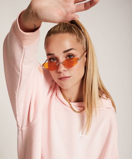 Giulia Gwinn erotische sexy foto