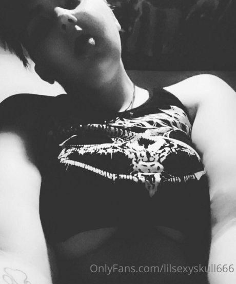 Skylar Rose Zombiez freie nackte fotos