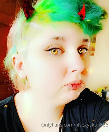 Skylar Rose Zombiez erotische xxx bild