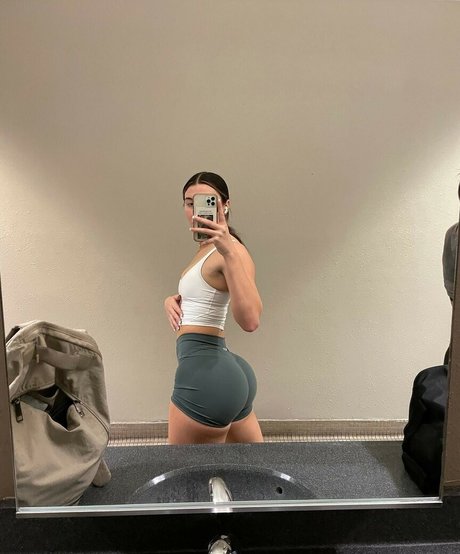 Courtney Dow pornostar nackte foto