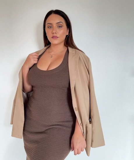 Yasmine MInovski top nackten fotos