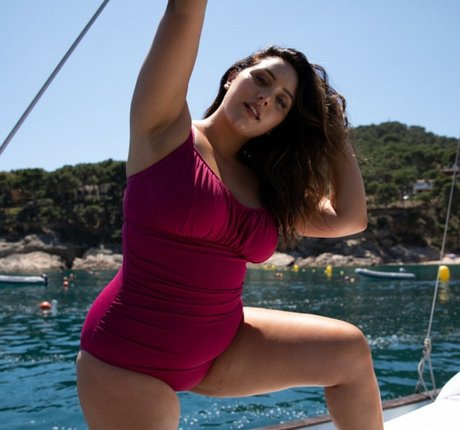 Yasmine MInovski erwachsene hd archiv