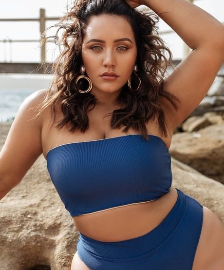 Yasmine MInovski kostenlose exklusive bild