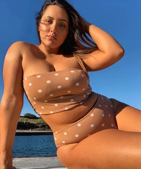 Yasmine MInovski kunst erotische bild