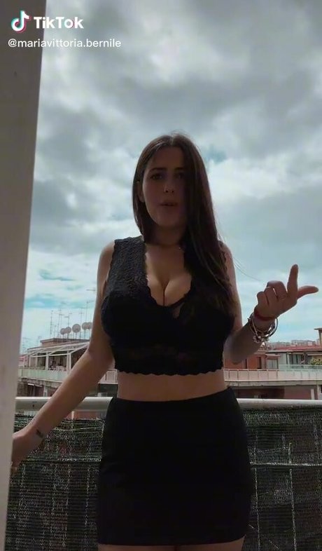Maria Vittoria hübsche erwachsene archiv