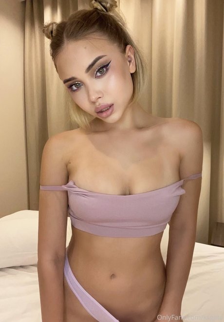 Ksenia Gato top pornografische bild