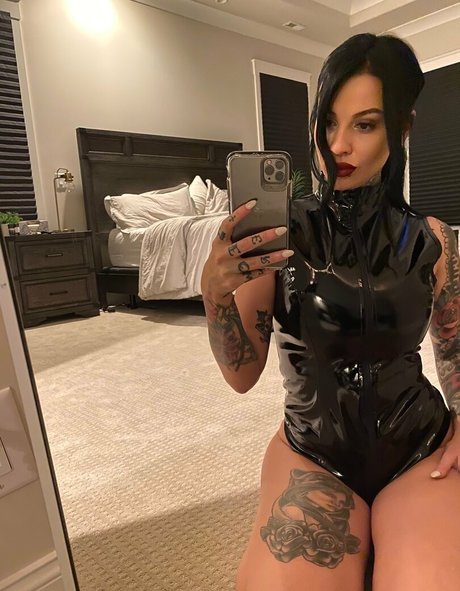 Zahrainchains model beste bilder