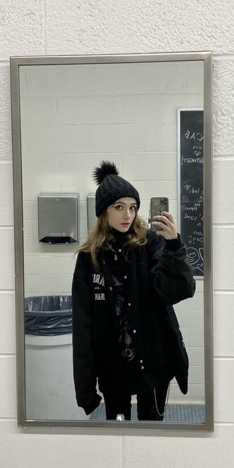 Prettyhostage erwachsene nackt archiv