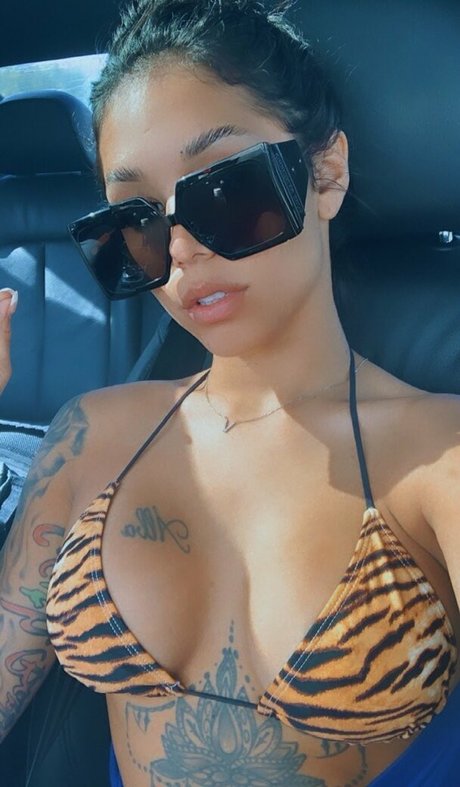 camila cortez sexy nackten galerie