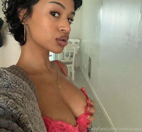 Smokianaaa top pornostar foto