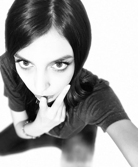 ChloeNight exklusive kunst fotos