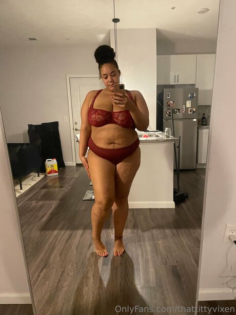 Ms Champagne beste heiße bilder