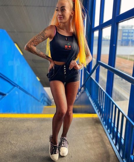 Daisy Lee schauspielerin akt galerien