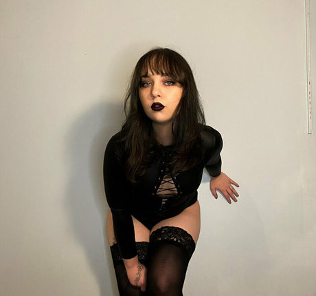 Dutchess Dementia sexy nackte bilder