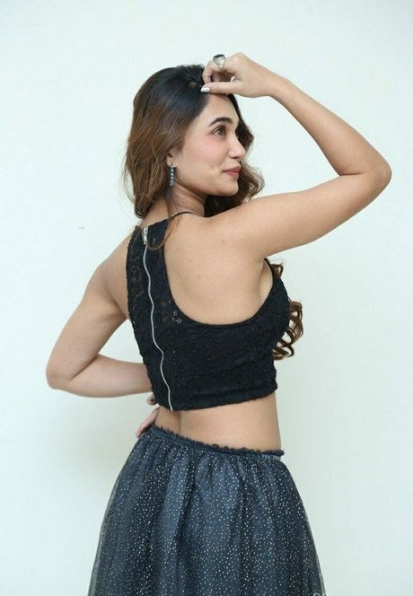 Jenifer Emmanuel model nacktheit archiv