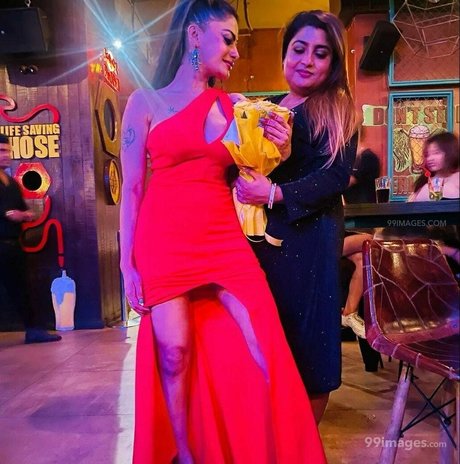 Suhaani Laskar freie akt bilder