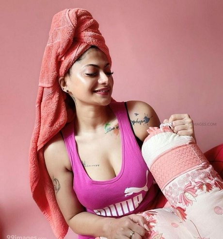 Suhaani Laskar exklusive kunst fotos