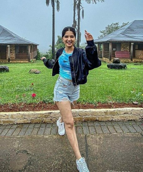 Bhavika Sharma nackt schöne bild