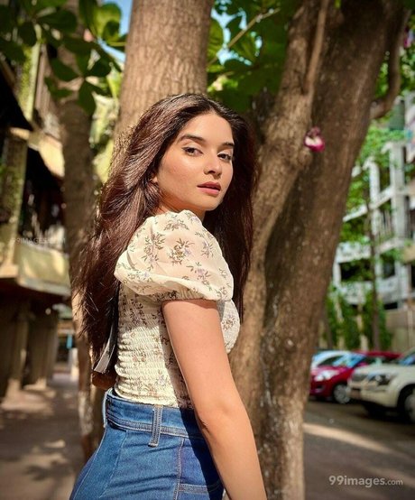 Bhavika Sharma heiße perfekte bild