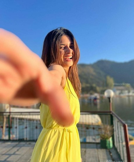 Bhavika Sharma erotische akt galerie