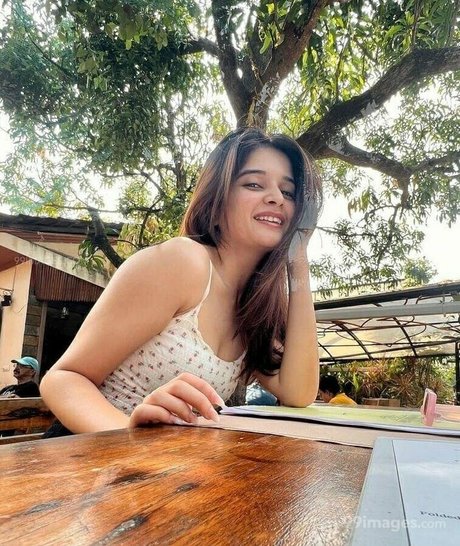 Bhavika Sharma erwachsene nette galerien