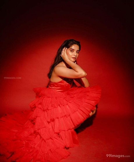 Bhavika Sharma heiße schöne bild