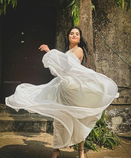 Bhavika Sharma pornostar beste bilder