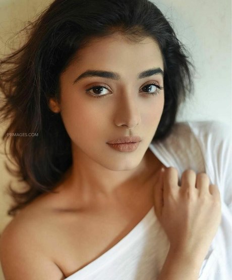 Ketika Sharma hübsche top bild