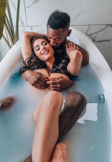 Erika Atomika hd erotische galerie