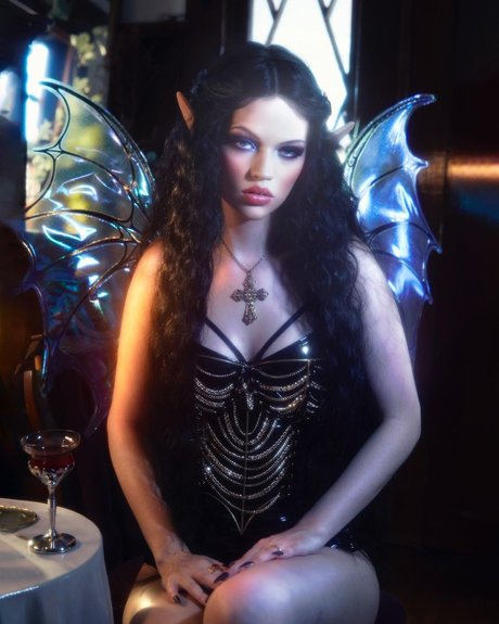 Emma Karla Peet top akt galerie