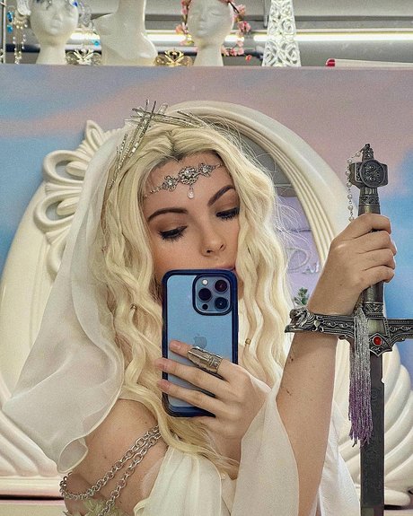 Emma Karla Peet exklusive perfekte bilder