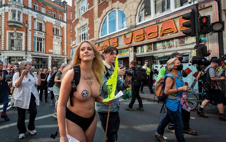 Laura Amherst kunst akt bilder