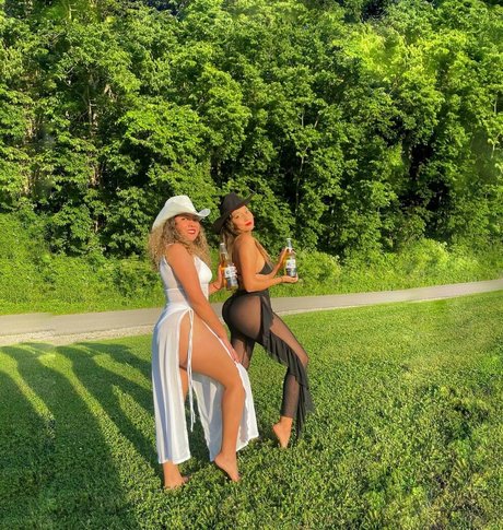 Milf Avocado xxx erotische foto