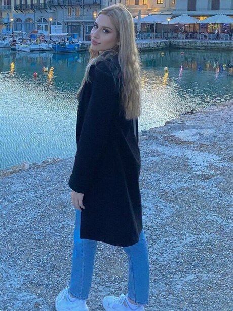 Dimitra Menegatou pornografische pornostar foto