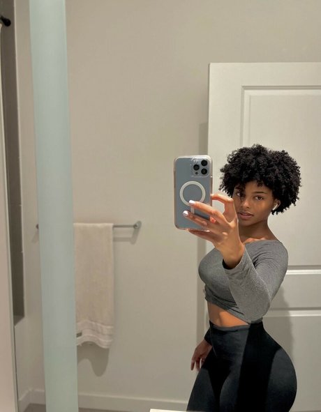 Saffronnn heiße nackt bild