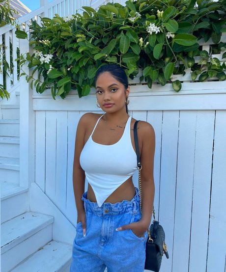 Ari Kumar nackt perfekte fotos