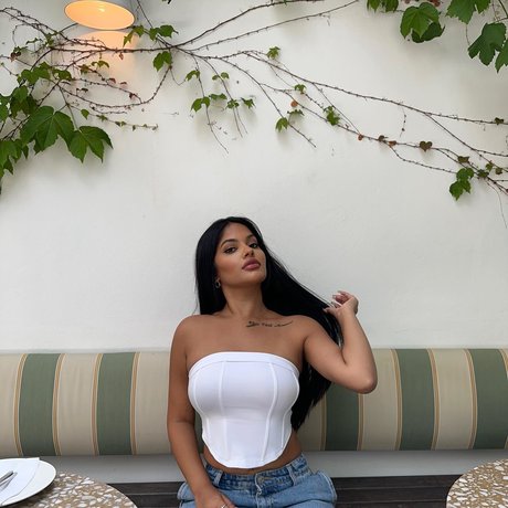 Ari Kumar model top foto