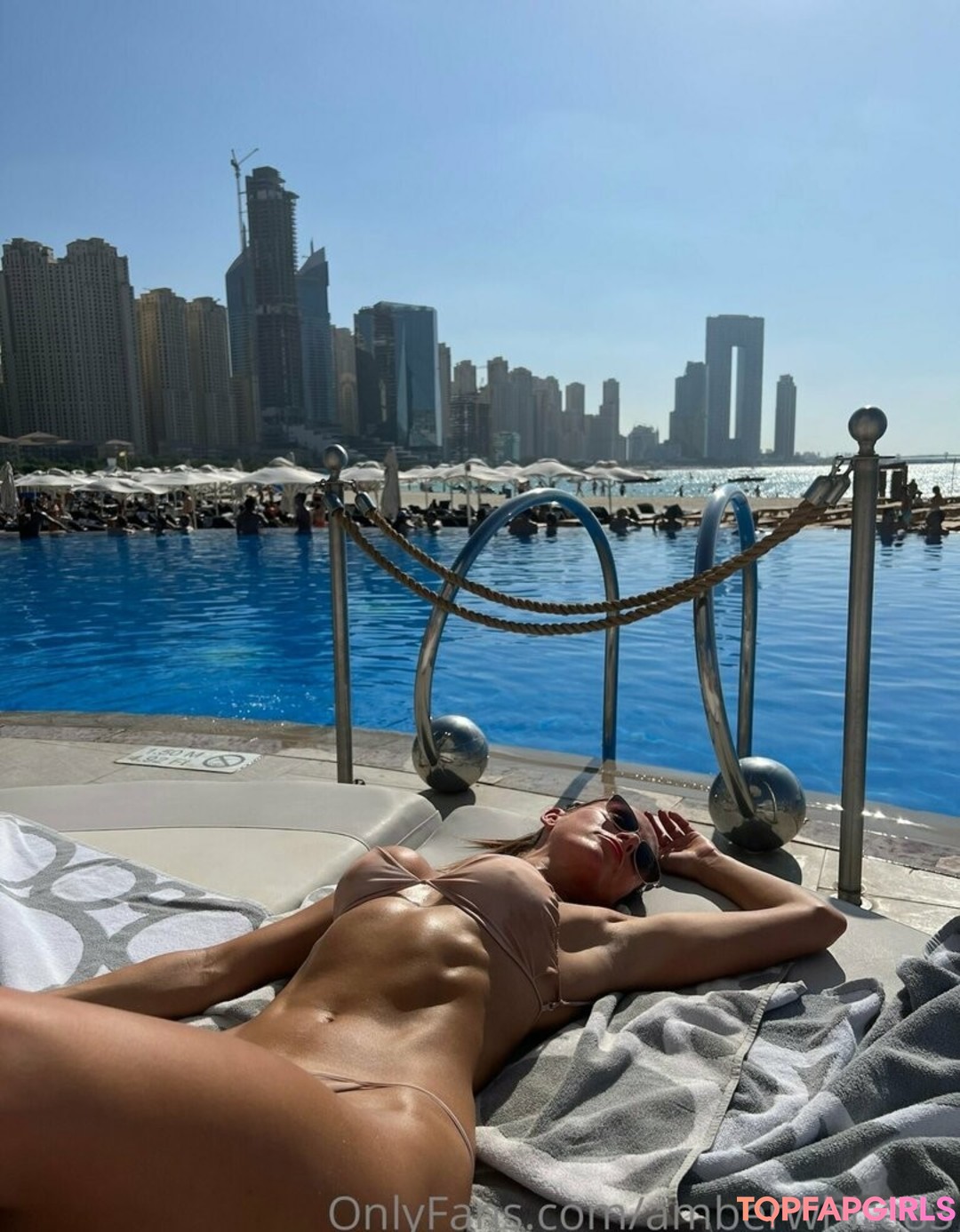 Amberwhite833 model erwachsene fotos