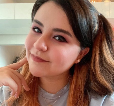 Dani Stocking akt fotos