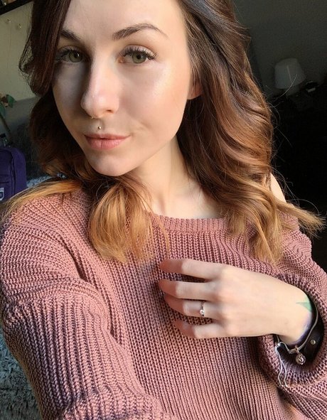 romisu model nackt foto