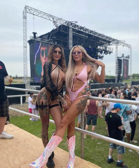 Jessilou inked top akt fotos