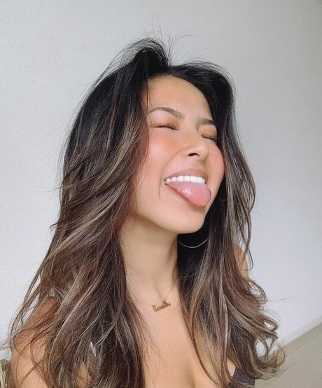 Mimi Furu kunst nacktheit galerie