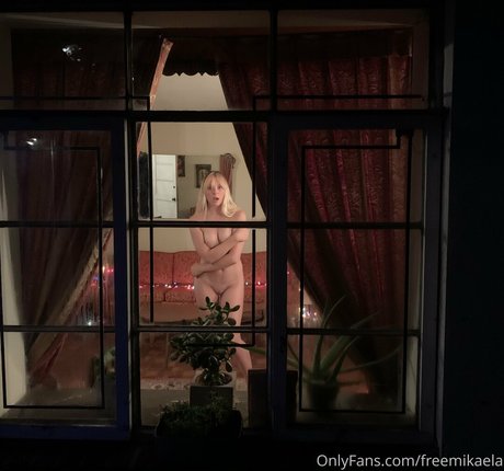 Freemikaela exklusive nackten galerien