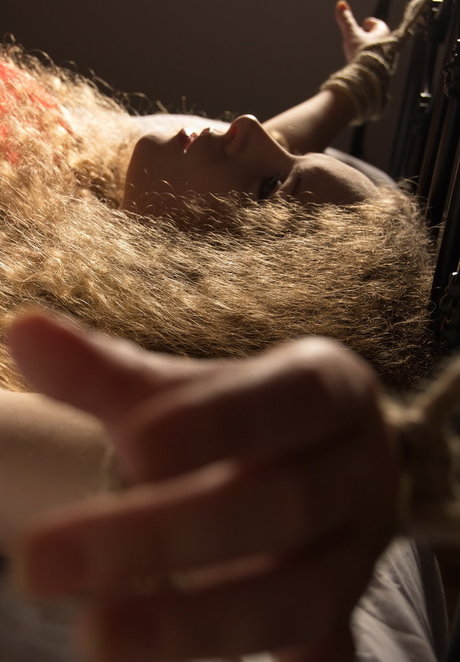 Emily Hamilton erotische top bild